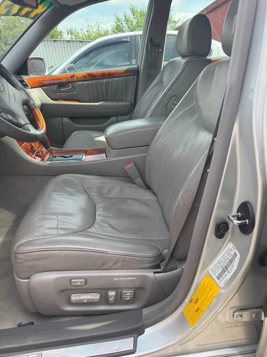 2001 Lexus LS 3rd Gen - Image 12 of 20