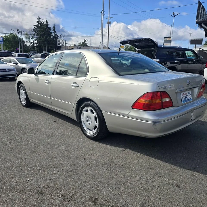 2001 Lexus LS 3rd Gen - Image 7 of 17