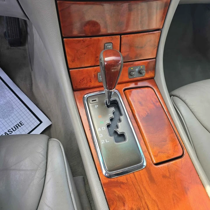 2001 Lexus LS 3rd Gen - Image 15 of 17
