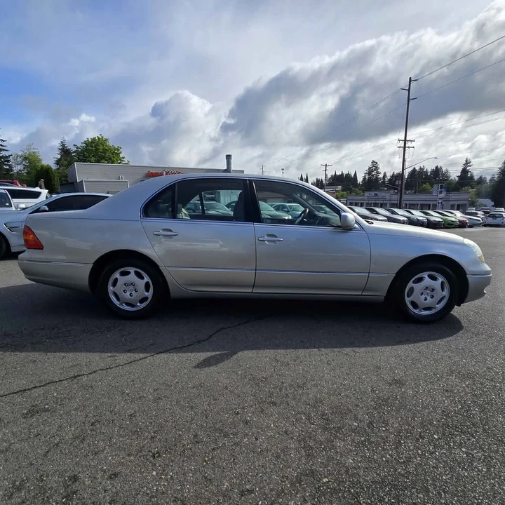 2001 Lexus LS 3rd Gen - Image 4 of 17