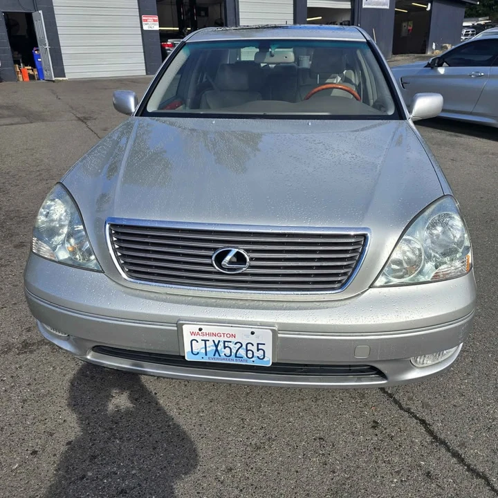 2001 Lexus LS 3rd Gen - Image 2 of 17