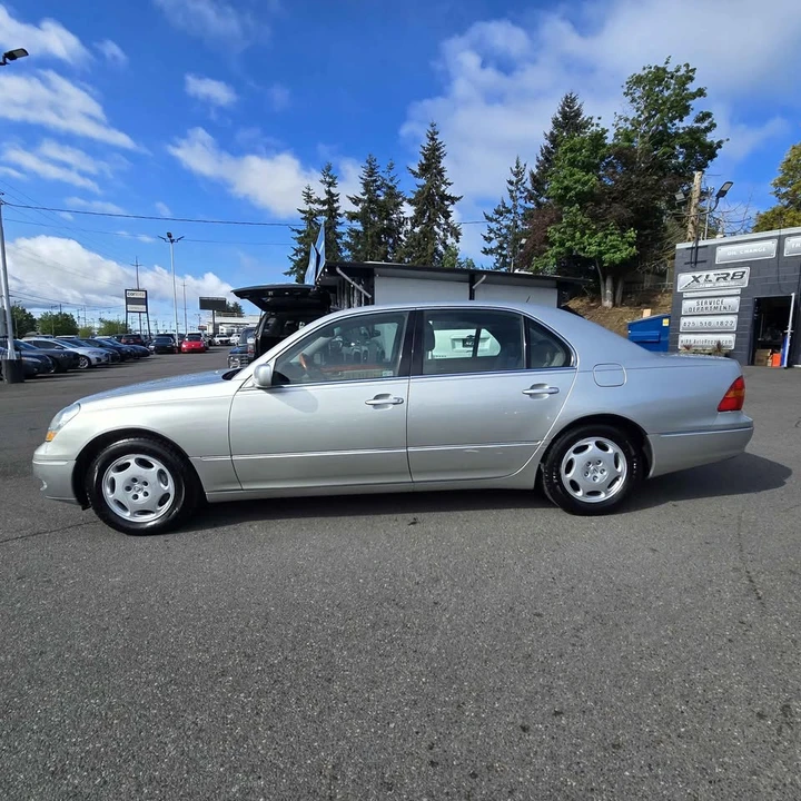 2001 Lexus LS 3rd Gen - Image 8 of 17