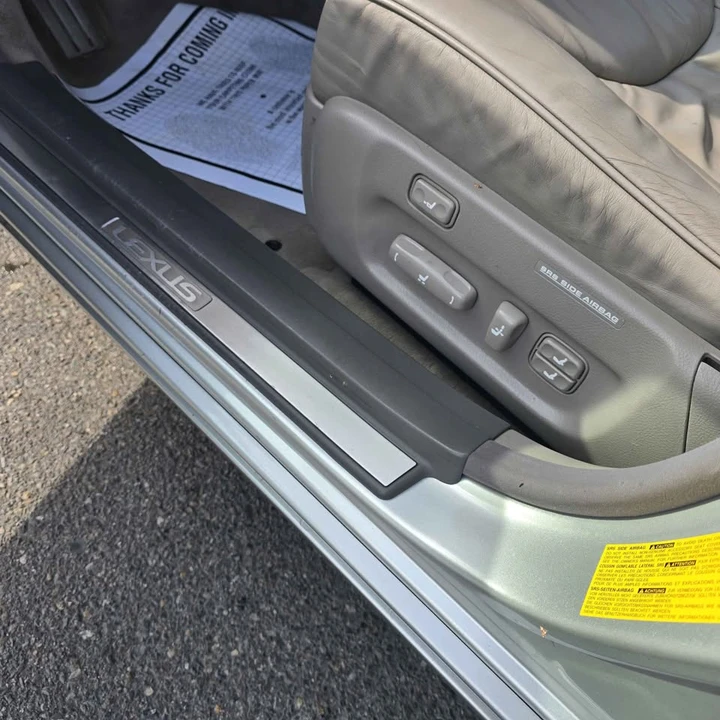 2001 Lexus LS 3rd Gen - Image 12 of 17