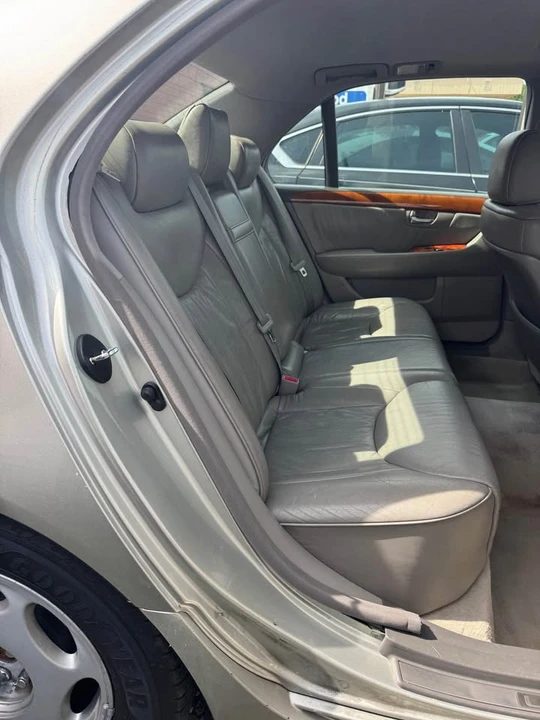 2001 Lexus LS 3rd Gen - Image 9 of 20
