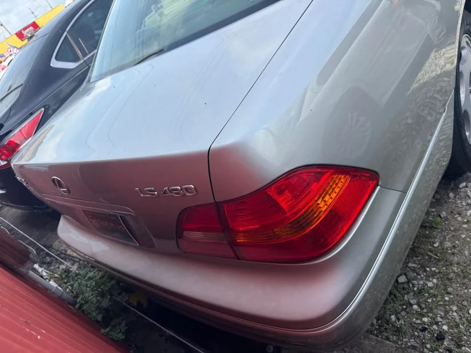 2001 Lexus LS 3rd Gen - Image 19 of 20