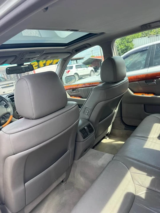 2001 Lexus LS 3rd Gen - Image 16 of 20