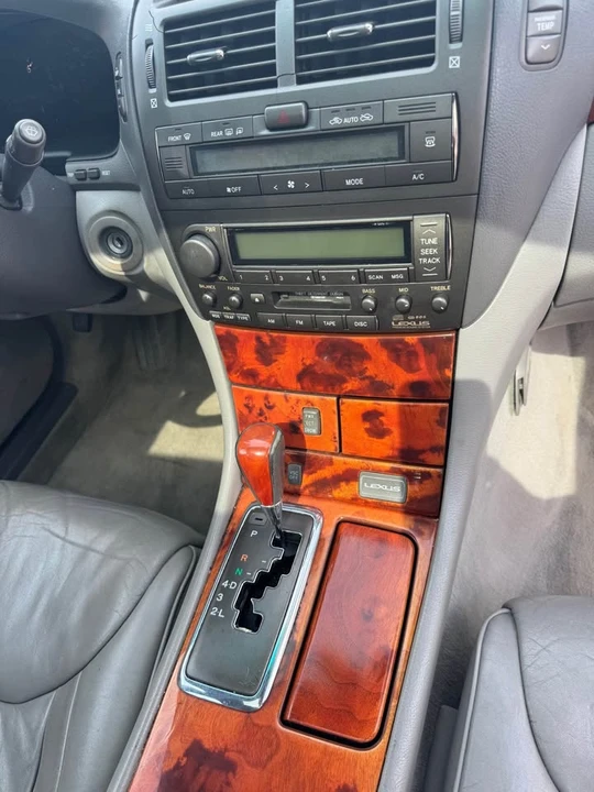 2001 Lexus LS 3rd Gen - Image 6 of 20