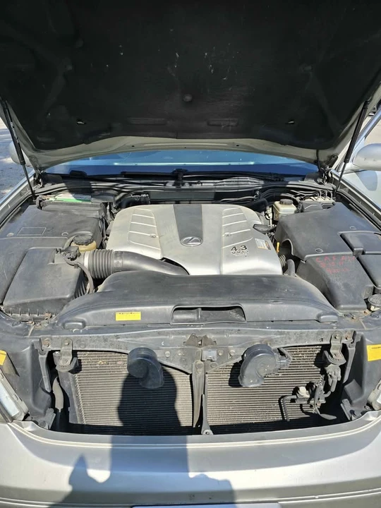2001 Lexus LS 3rd Gen - Image 5 of 6