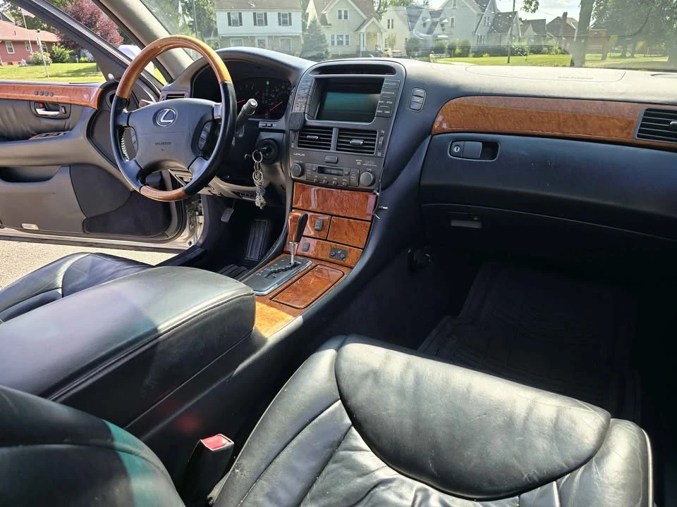 2001 Lexus LS 3rd Gen - Image 4 of 6