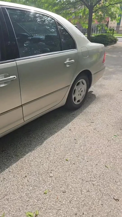 2001 Lexus LS 3rd Gen - Image 6 of 6