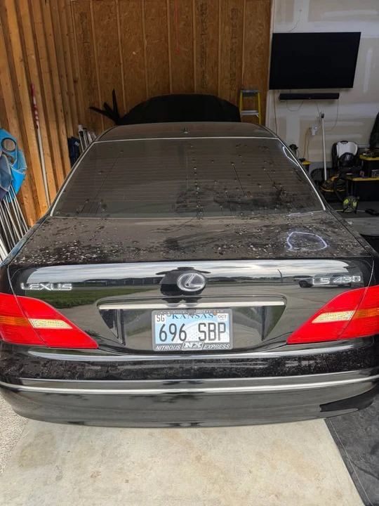 2001 Lexus LS 3rd Gen - Image 8 of 16