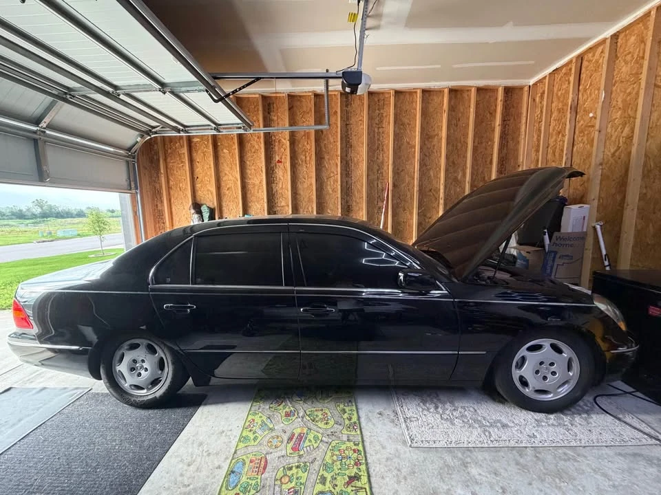 2001 Lexus LS 3rd Gen - Image 9 of 16