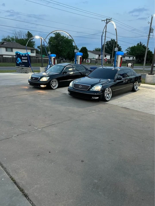 2001 Lexus LS 3rd Gen - Image 12 of 16
