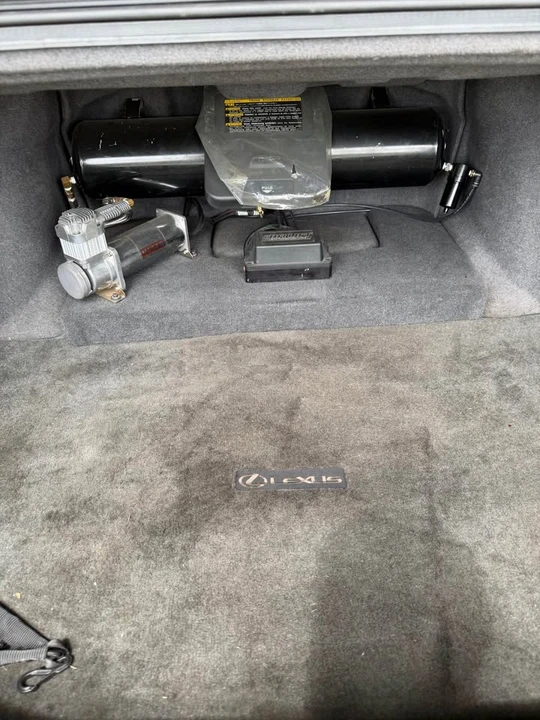 2001 Lexus LS 3rd Gen - Image 15 of 16