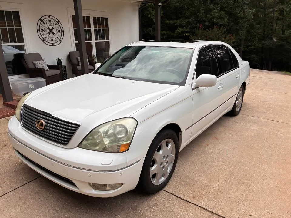 2001 Lexus LS 3rd Gen - Image 3 of 11