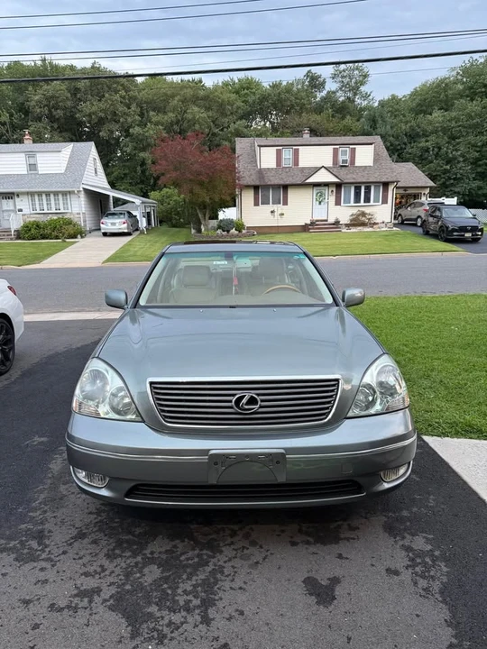 2001 Lexus LS 3rd Gen - Image 2 of 16