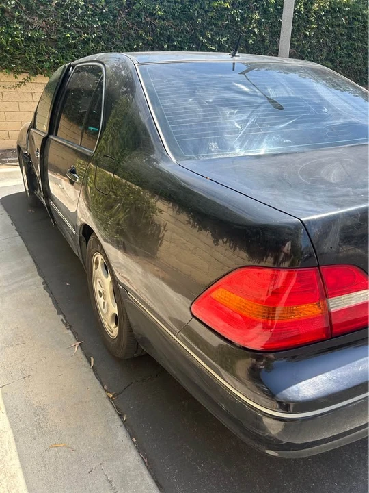 2001 Lexus LS 3rd Gen - Image 5 of 14