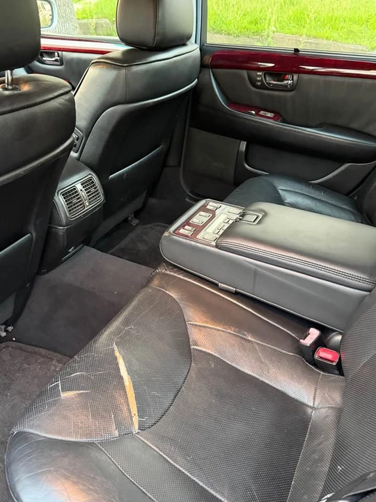 2001 Lexus LS 3rd Gen - Image 10 of 14