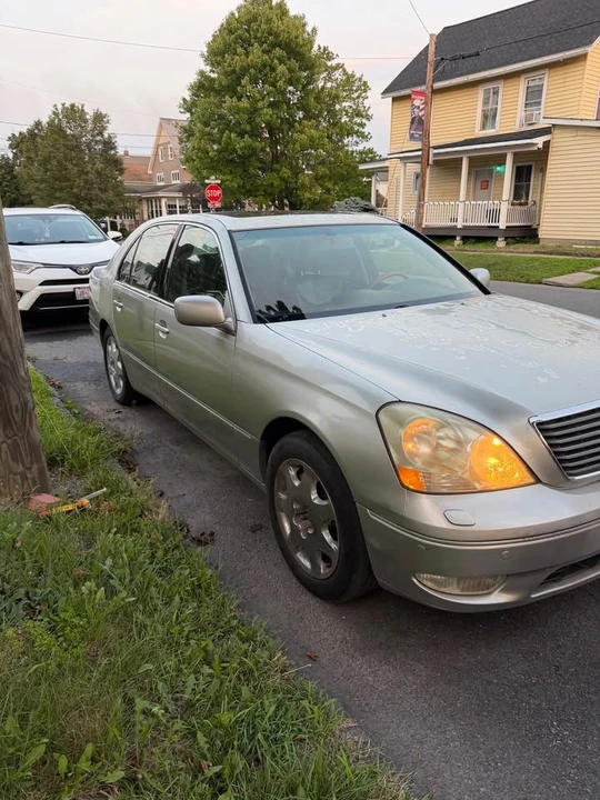2001 Lexus LS 3rd Gen - Image 2 of 14