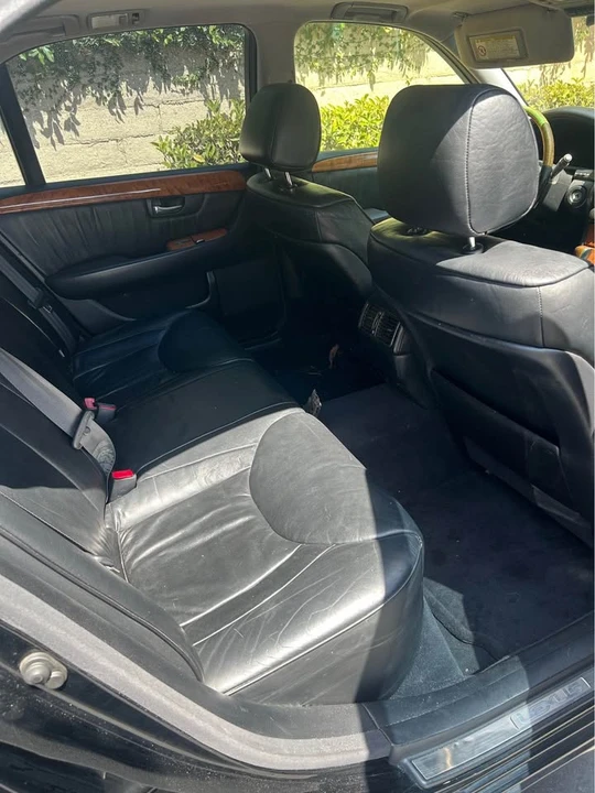 2001 Lexus LS 3rd Gen - Image 13 of 14