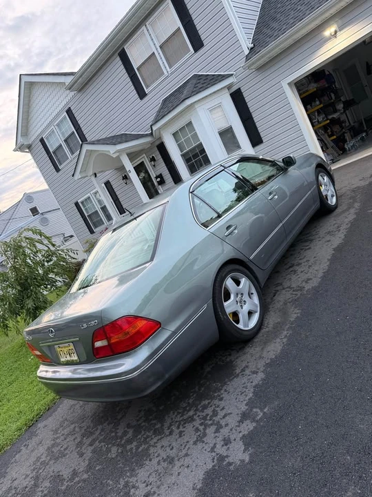 2001 Lexus LS 3rd Gen - Image 4 of 16