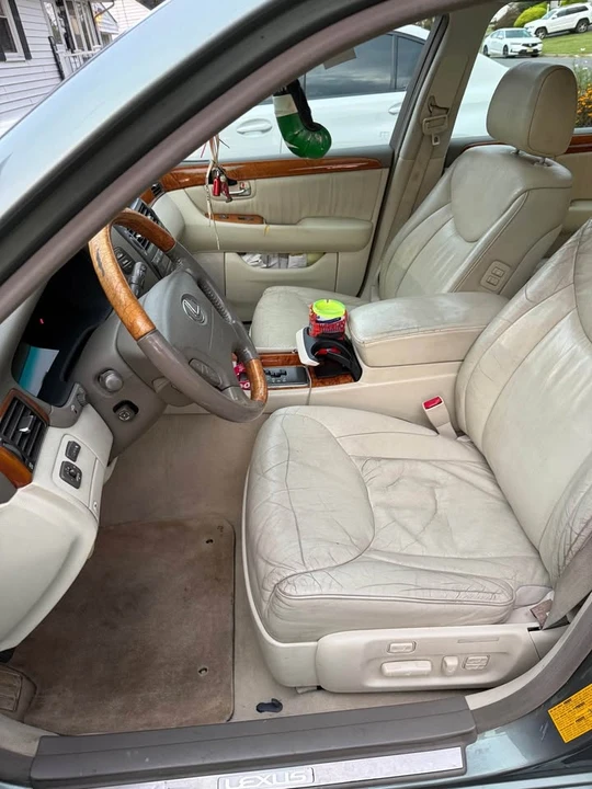2001 Lexus LS 3rd Gen - Image 7 of 16