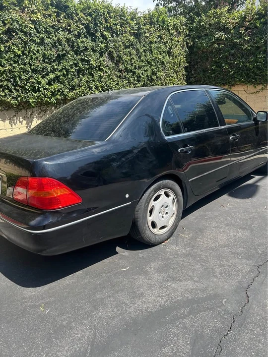 2001 Lexus LS 3rd Gen - Image 3 of 14