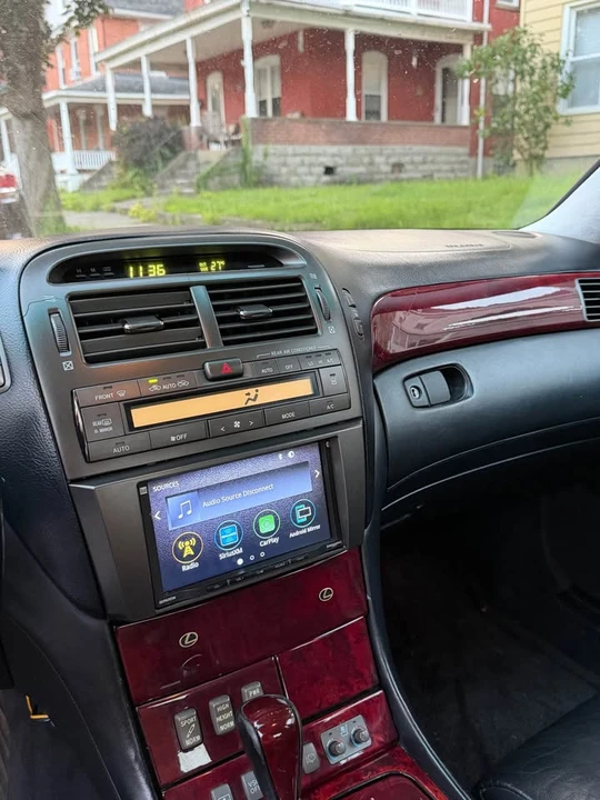 2001 Lexus LS 3rd Gen - Image 12 of 14