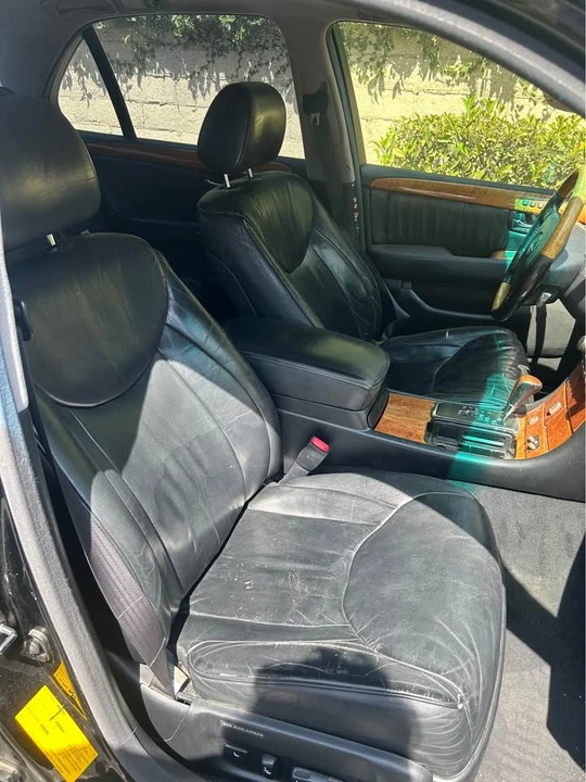 2001 Lexus LS 3rd Gen - Image 12 of 14