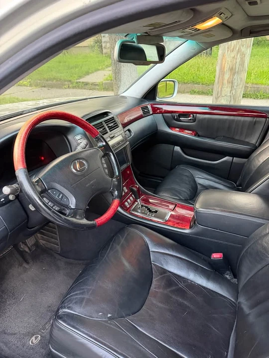 2001 Lexus LS 3rd Gen - Image 13 of 14