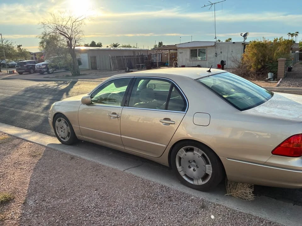2001 Lexus LS 3rd Gen - Image 7 of 13