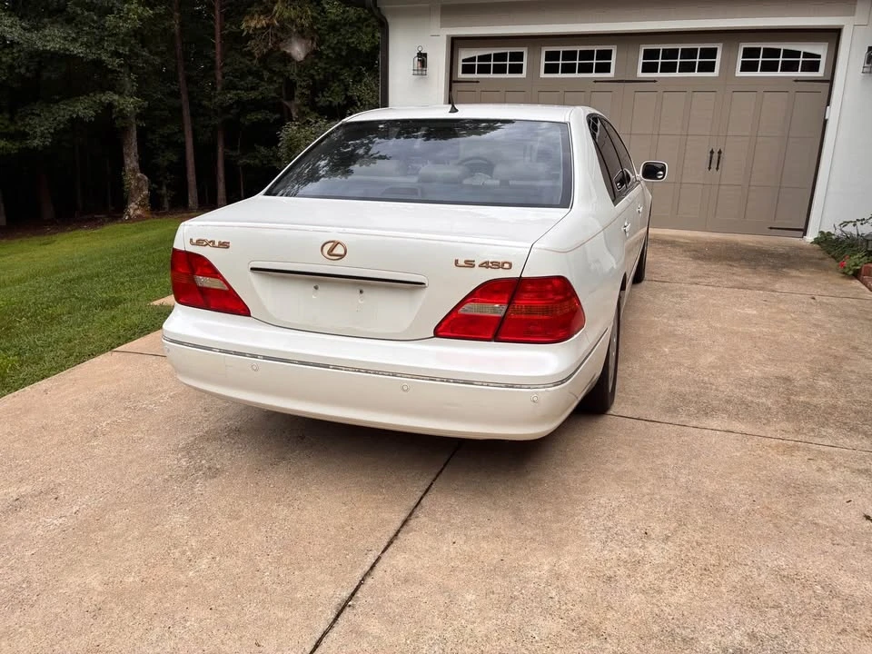 2001 Lexus LS 3rd Gen - Image 2 of 11