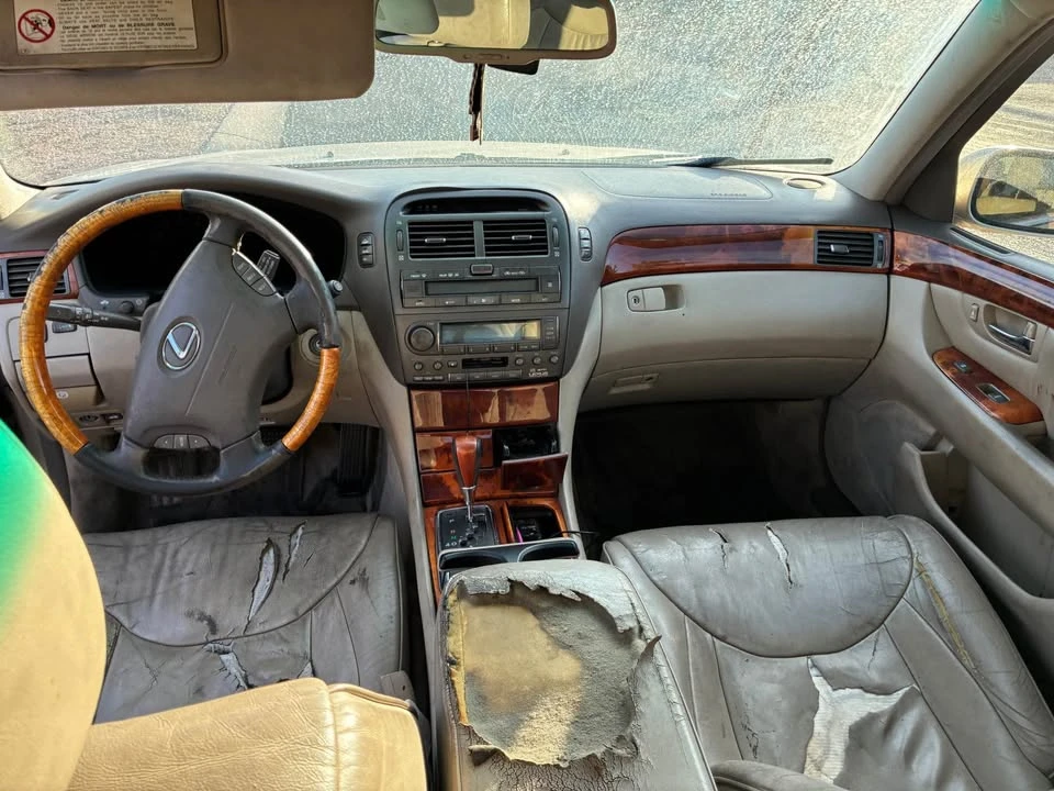 2001 Lexus LS 3rd Gen - Image 12 of 13