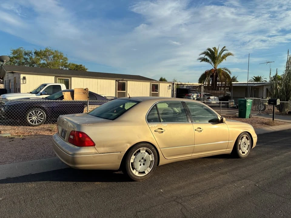 2001 Lexus LS 3rd Gen - Image 6 of 13