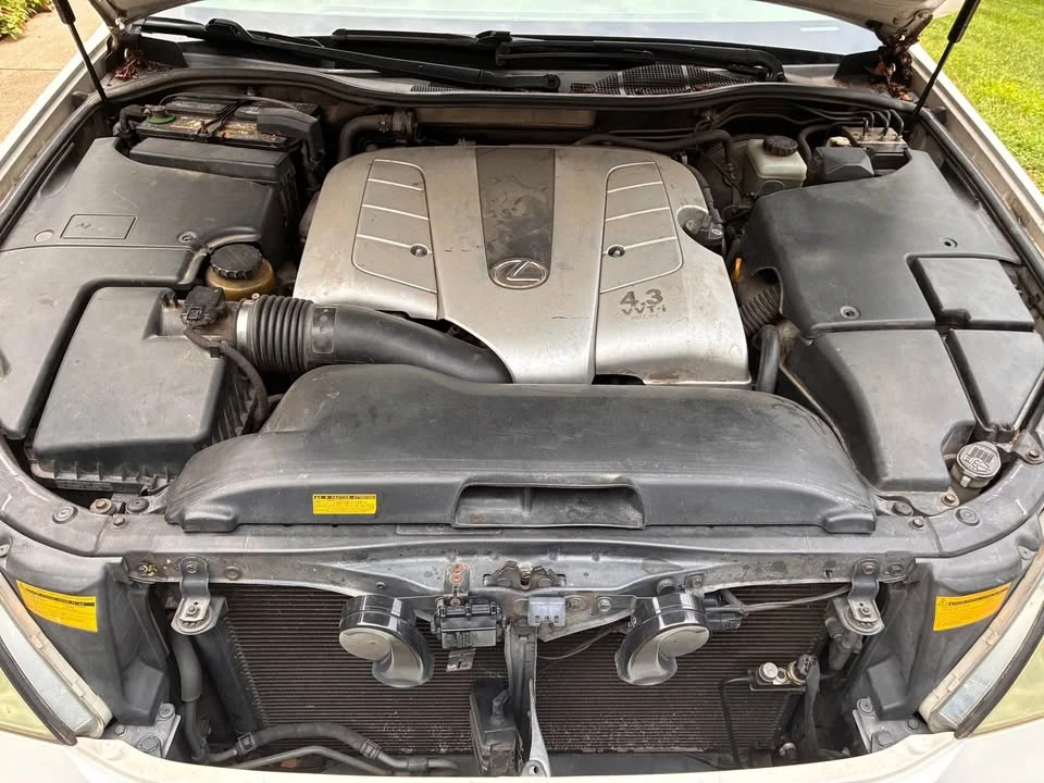 2001 Lexus LS 3rd Gen - Image 11 of 11