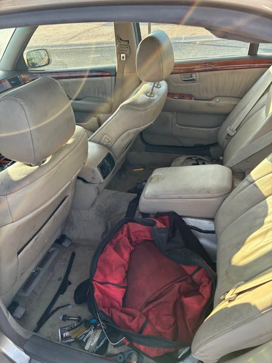 2001 Lexus LS 3rd Gen - Image 11 of 13