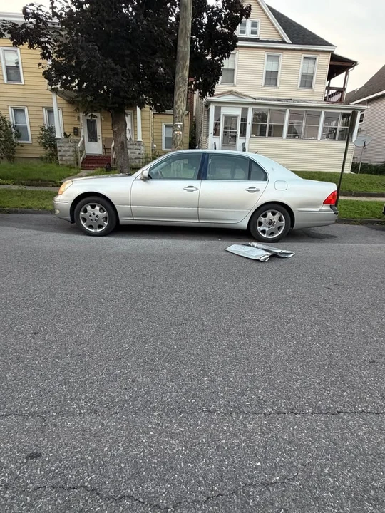 2001 Lexus LS 3rd Gen - Image 4 of 14