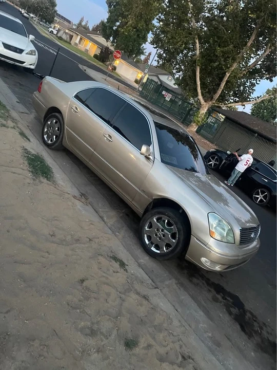 2001 Lexus LS 3rd Gen - Image 15 of 18