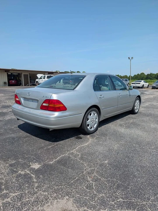 2001 Lexus LS 3rd Gen - Image 5 of 12