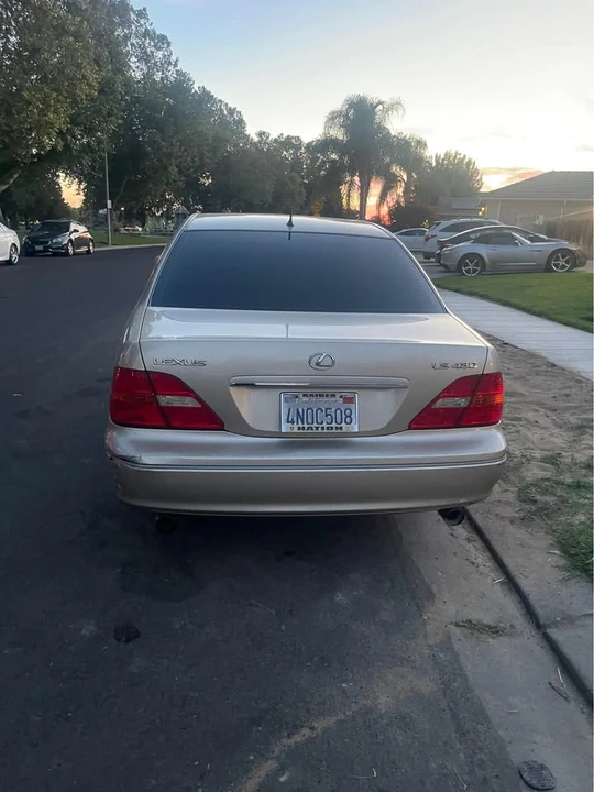 2001 Lexus LS 3rd Gen - Image 10 of 18