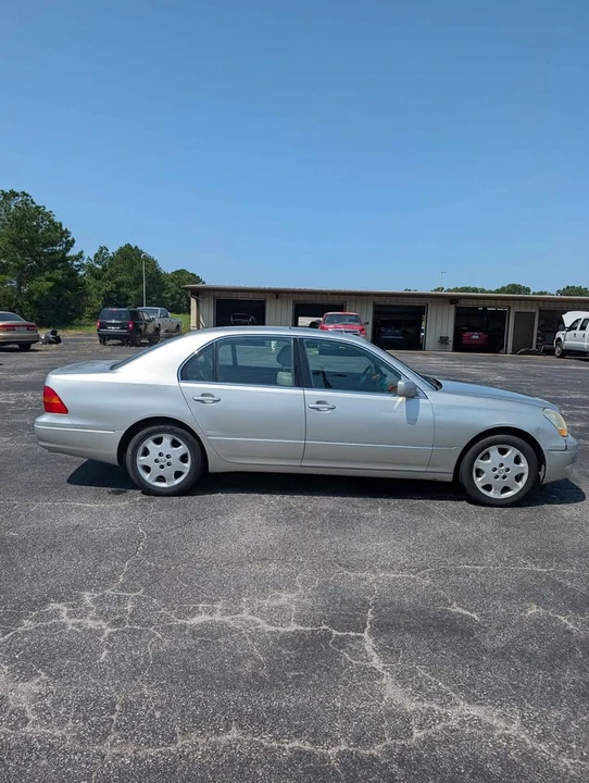 2001 Lexus LS 3rd Gen - Image 4 of 12