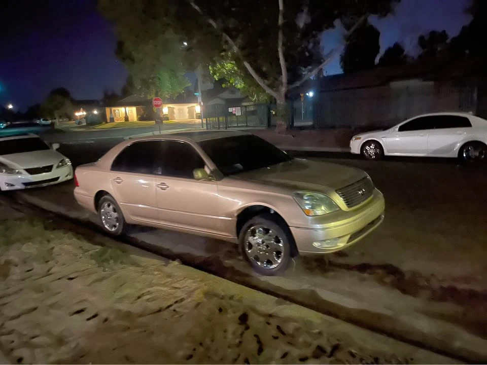 2001 Lexus LS 3rd Gen - Image 5 of 18