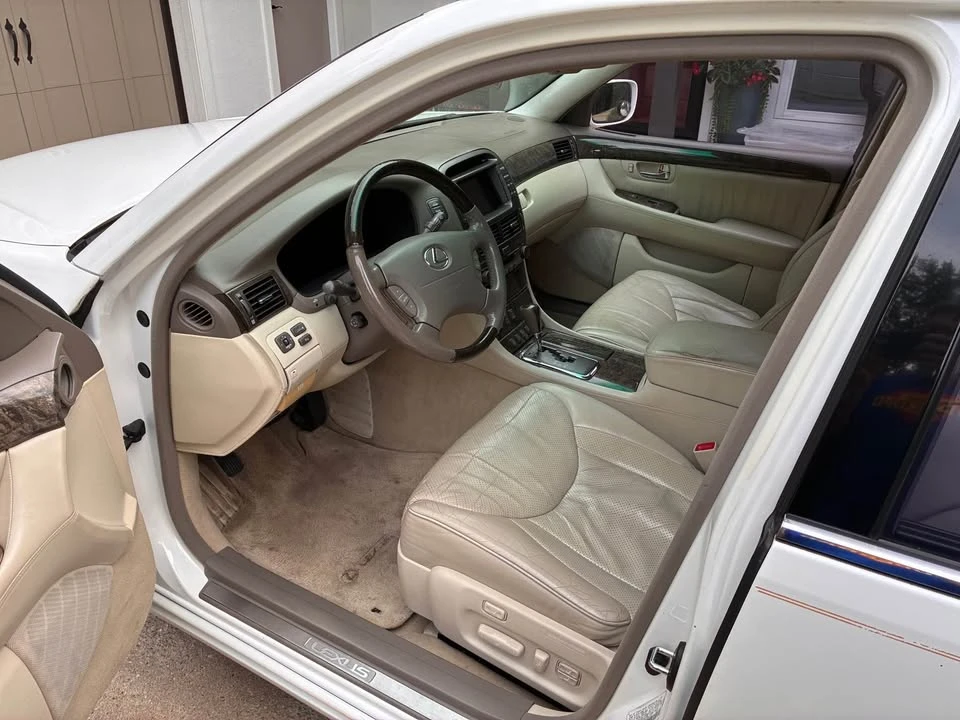 2001 Lexus LS 3rd Gen - Image 5 of 11