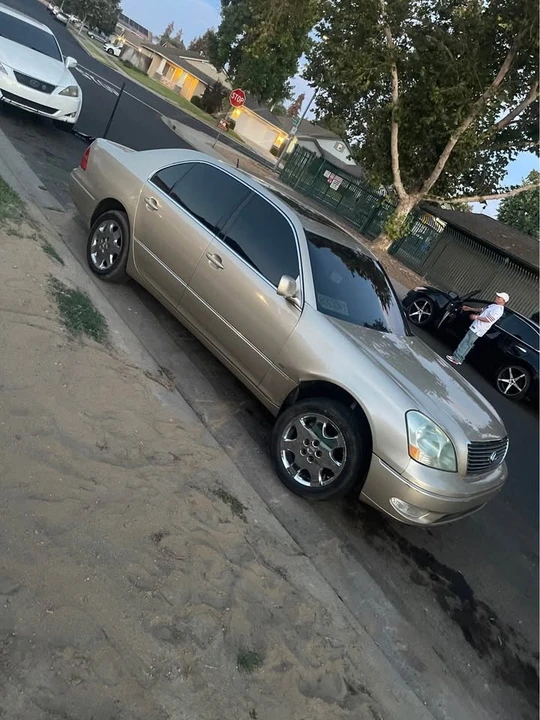 2001 Lexus LS 3rd Gen - Image 18 of 18