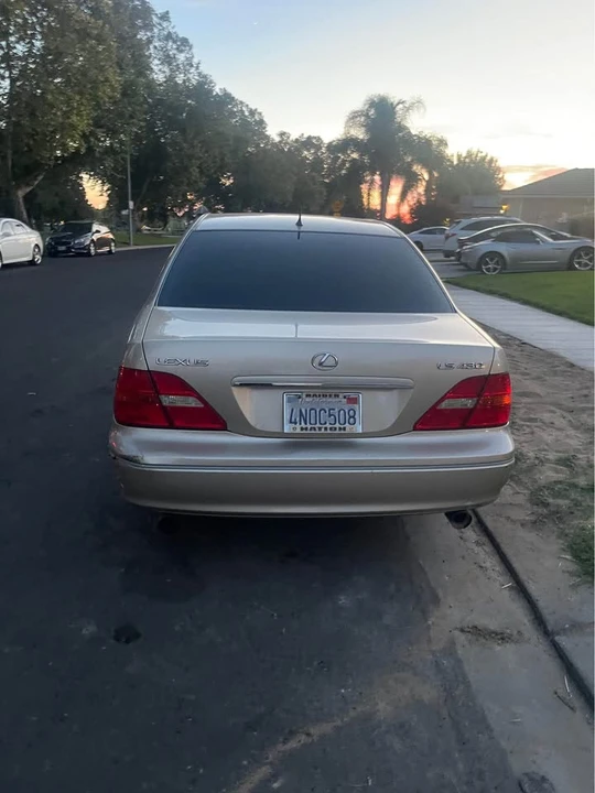 2001 Lexus LS 3rd Gen - Image 12 of 18