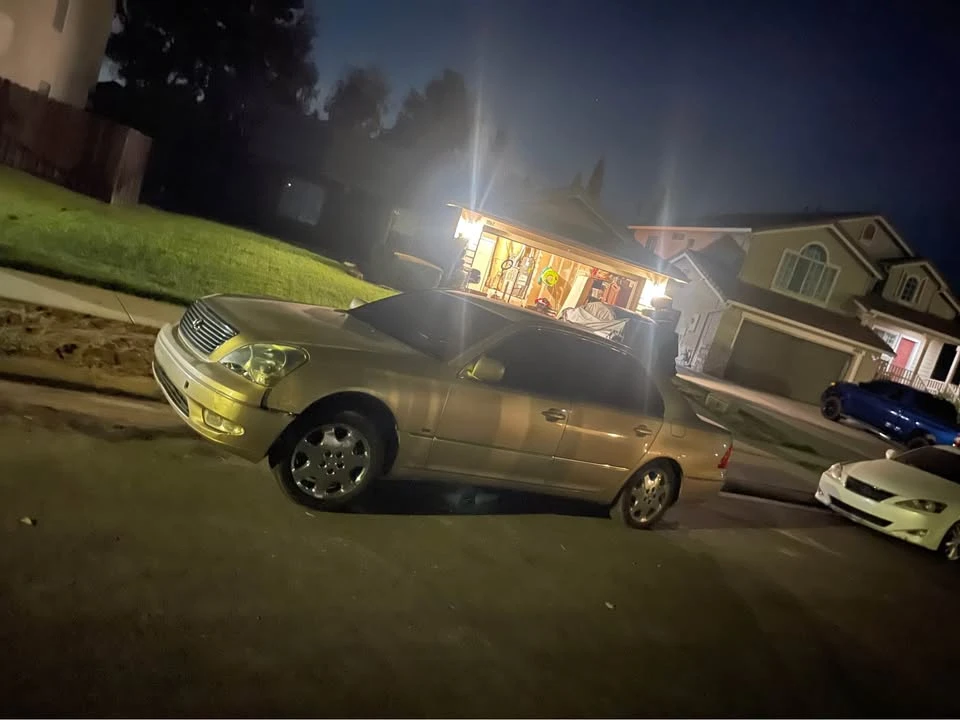 2001 Lexus LS 3rd Gen - Image 2 of 18