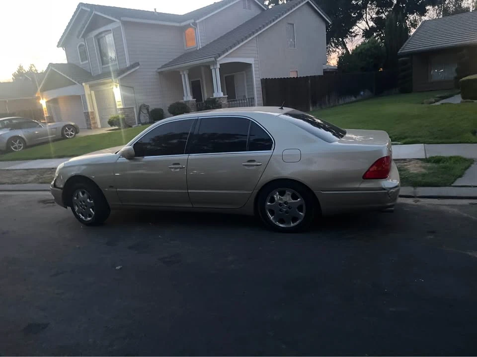 2001 Lexus LS 3rd Gen - Image 7 of 18