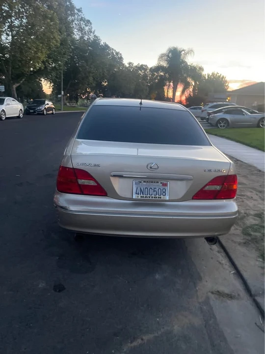 2001 Lexus LS 3rd Gen - Image 8 of 18