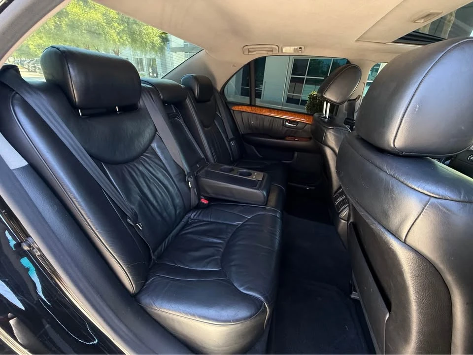 2001 Lexus LS 3rd Gen - Image 10 of 17