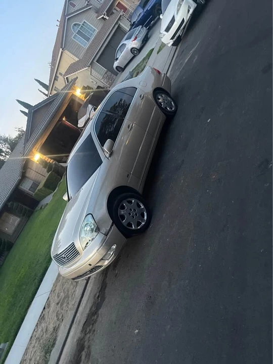 2001 Lexus LS 3rd Gen - Image 17 of 18